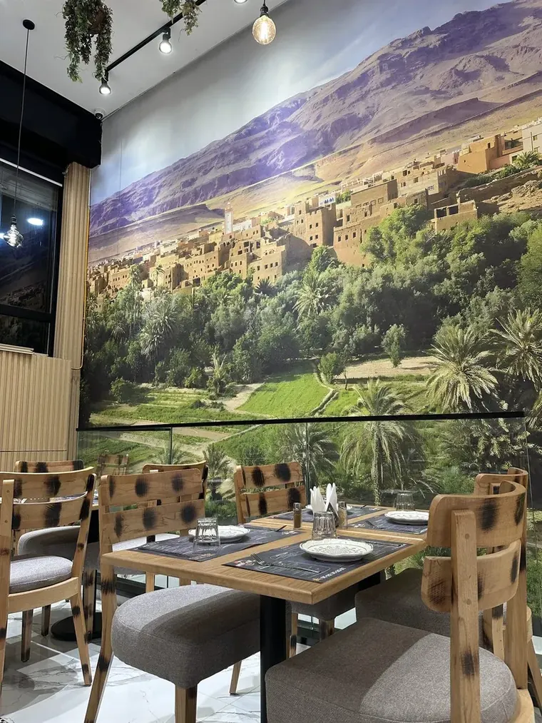 Salle du restaurant, fresque du Souss